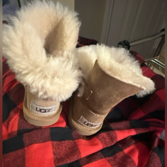 NNB UGG Sz 6 USA Koolaburra Remley Mini Suede Lined Boots Chestnut Kids *Flaw* - Picture 2 of 6